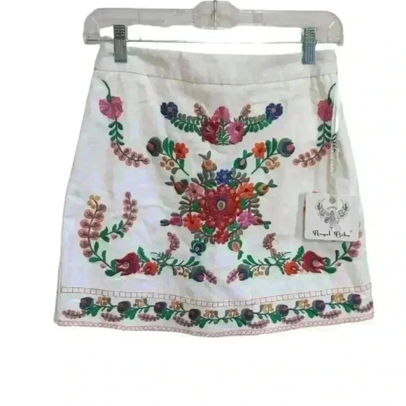 NWT Beautiful Floral Embroidered Boho Mini Skirt - Picture 1 of 6